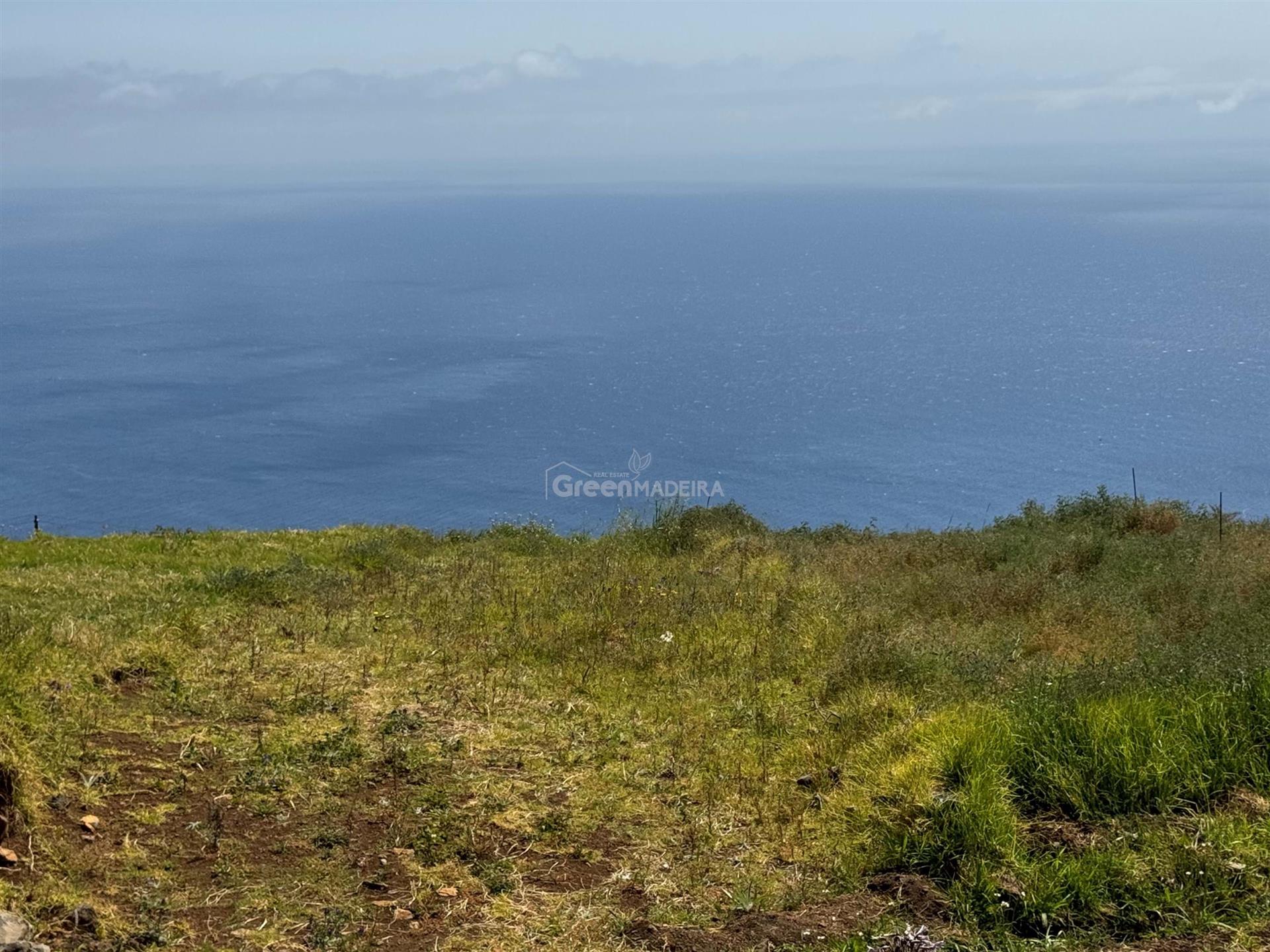 Land with 602 square meters located in Fajã da Ovelha with excellent sea views!