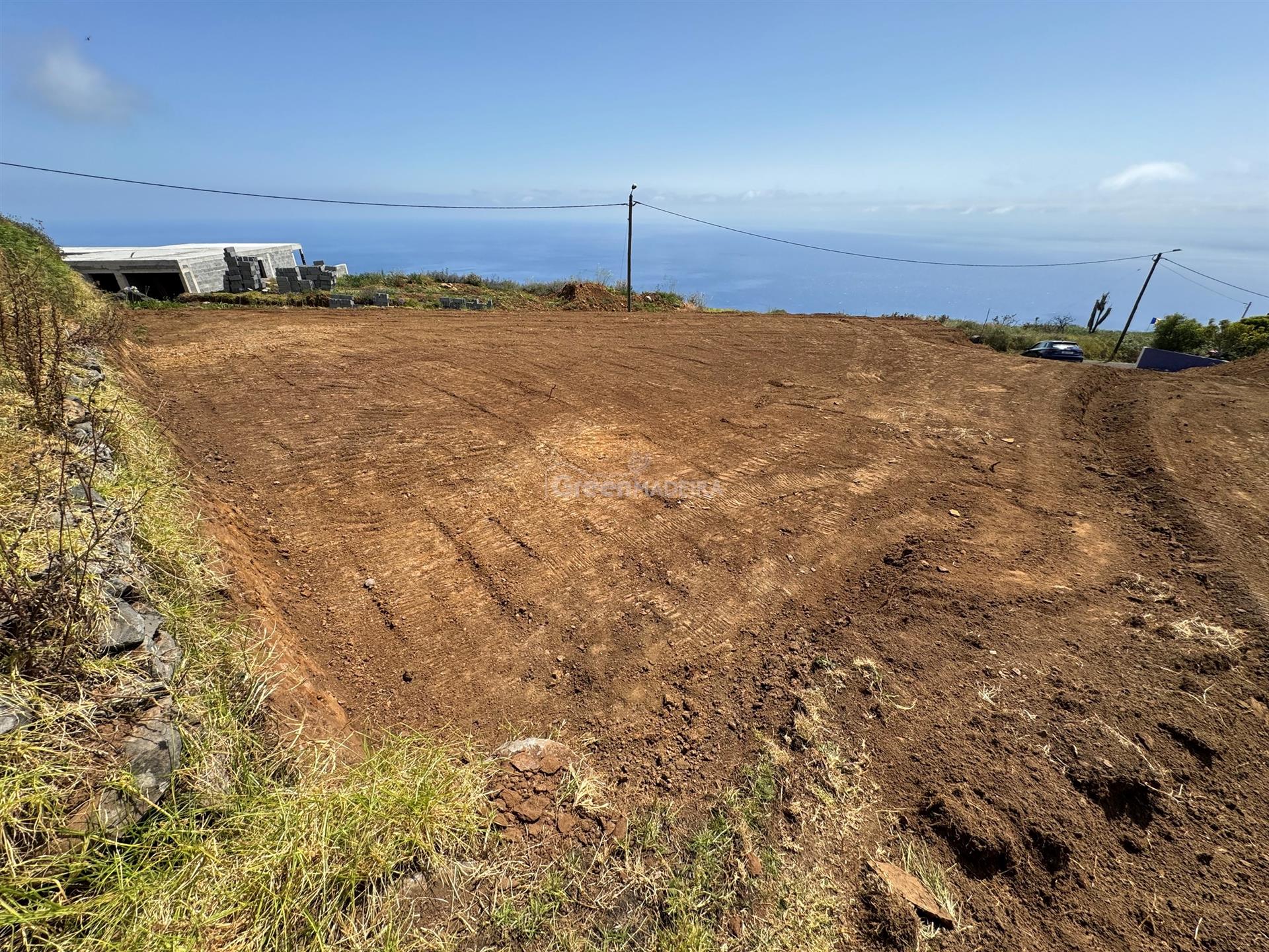 Land with 602 square meters located in Fajã da Ovelha with excellent sea views!
