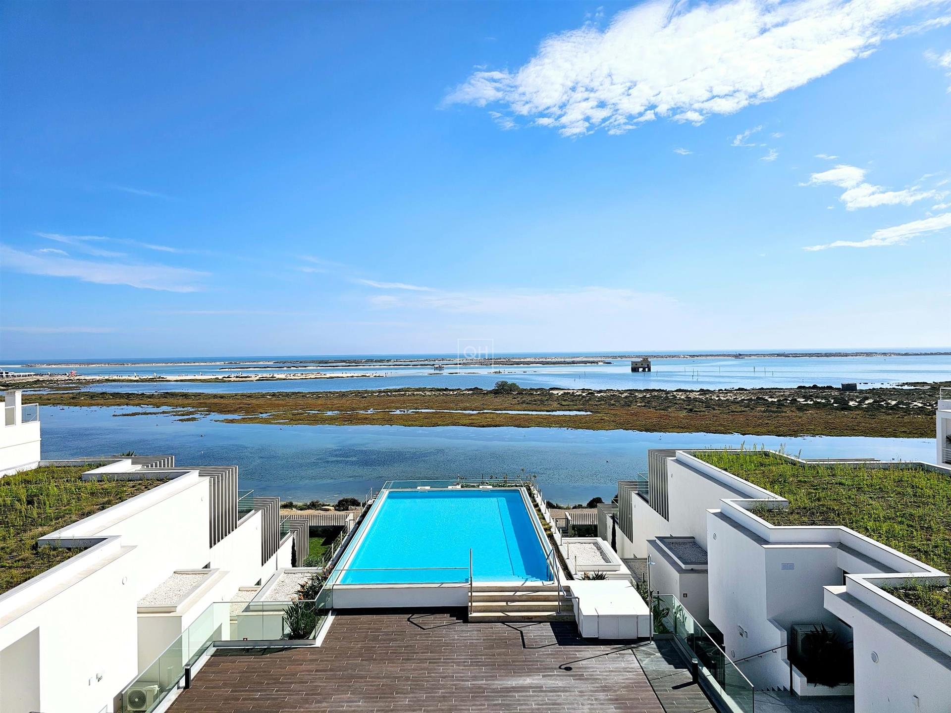 Einzigartige Lage - Brandneue Luxuswohnung mit 2 Schlafzimmern direkt an der Ria Formosa mit Meerbli