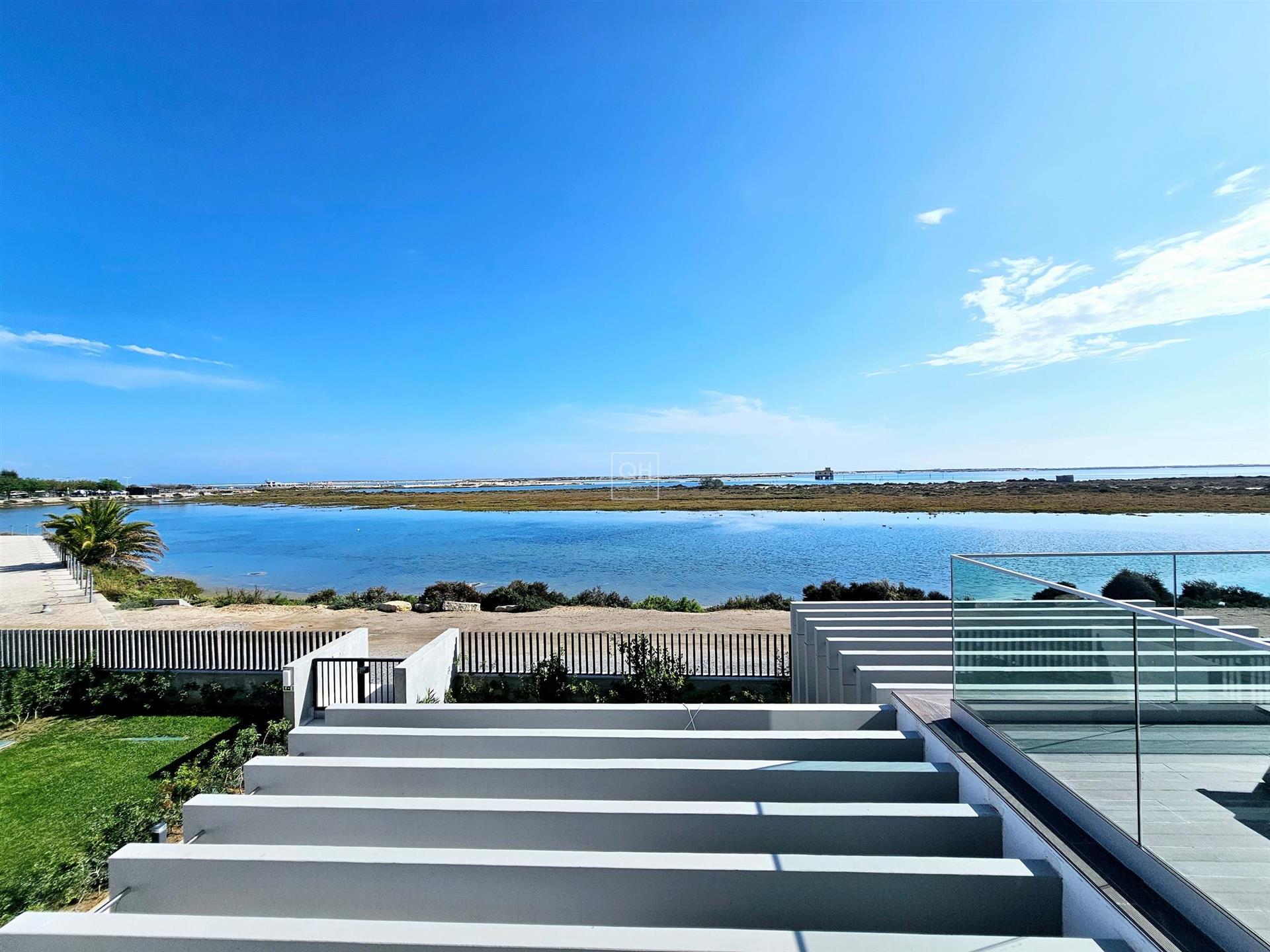 Einzigartige Lage - Brandneue Luxuswohnung mit 2 Schlafzimmern direkt an der Ria Formosa mit Meerbli