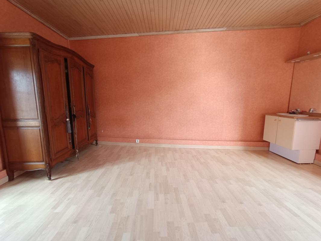 100 m² apartment in Poullan sur mer