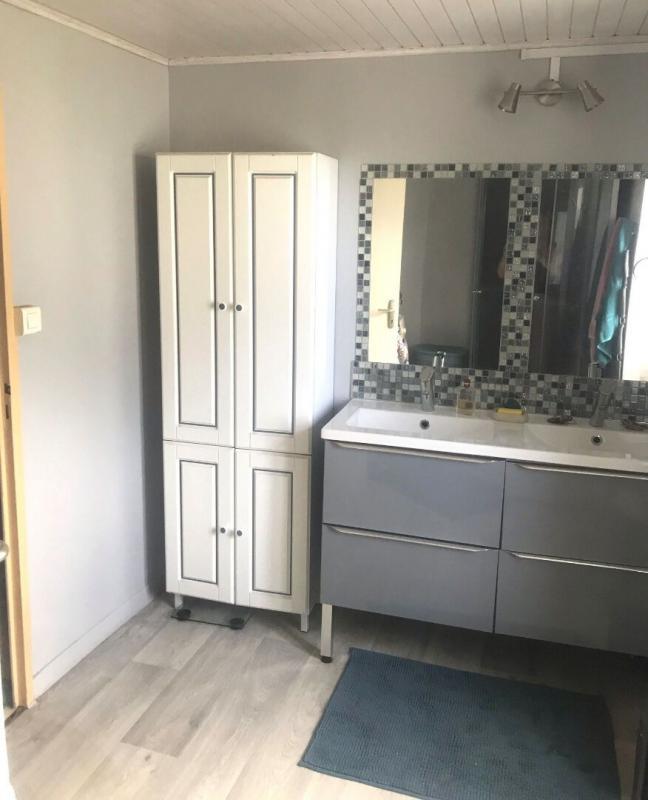 100 m² apartment in Poullan sur mer