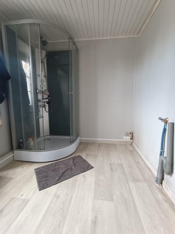 100 m² apartment in Poullan sur mer