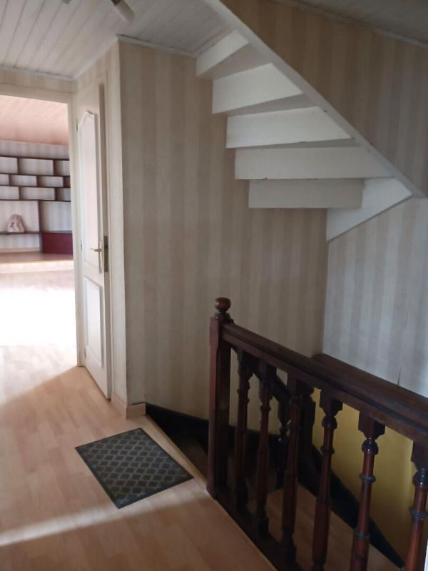 100 m² apartment in Poullan sur mer