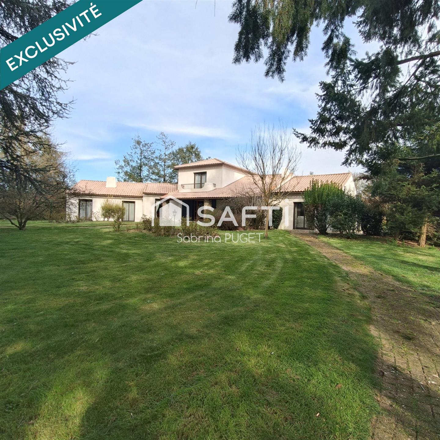 Purchase: Luxury property (85140)