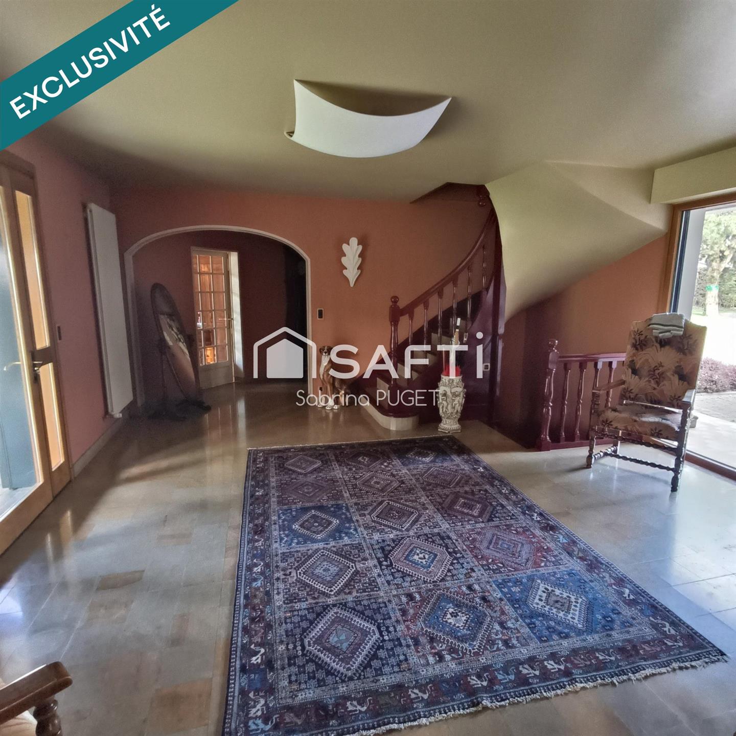 Purchase: Luxury property (85140)