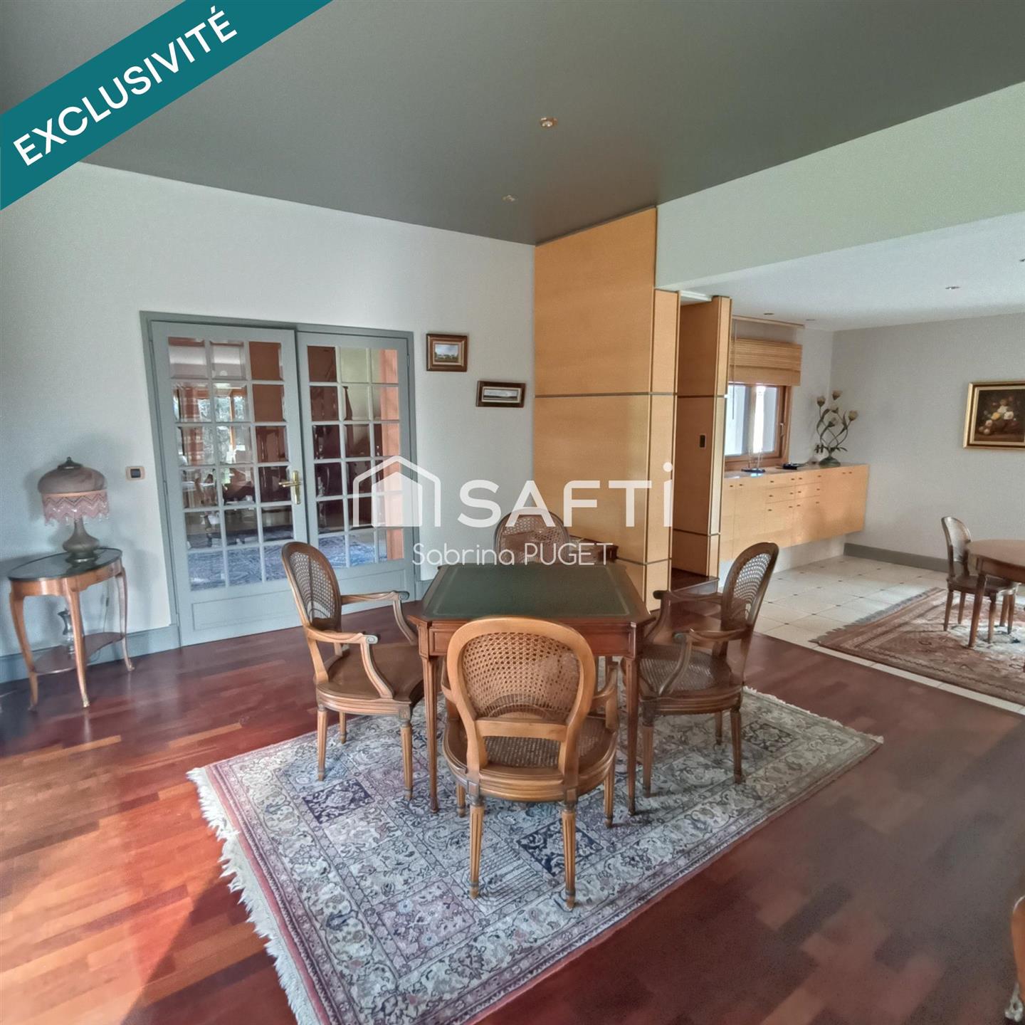 Purchase: Luxury property (85140)