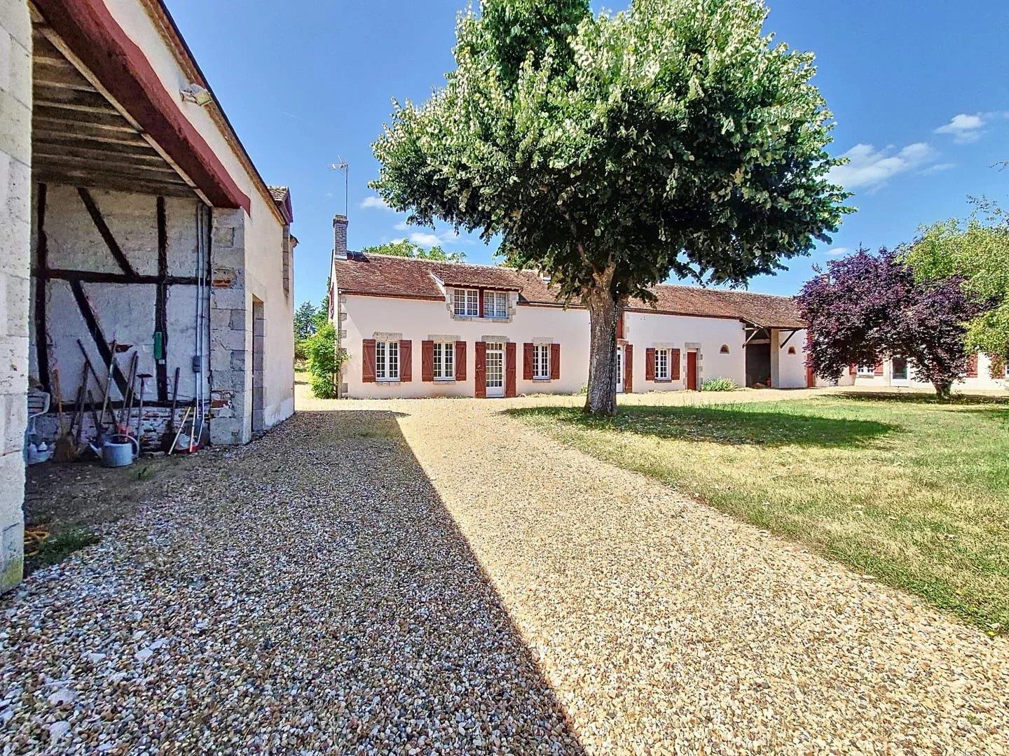 In Montliard, property of character.