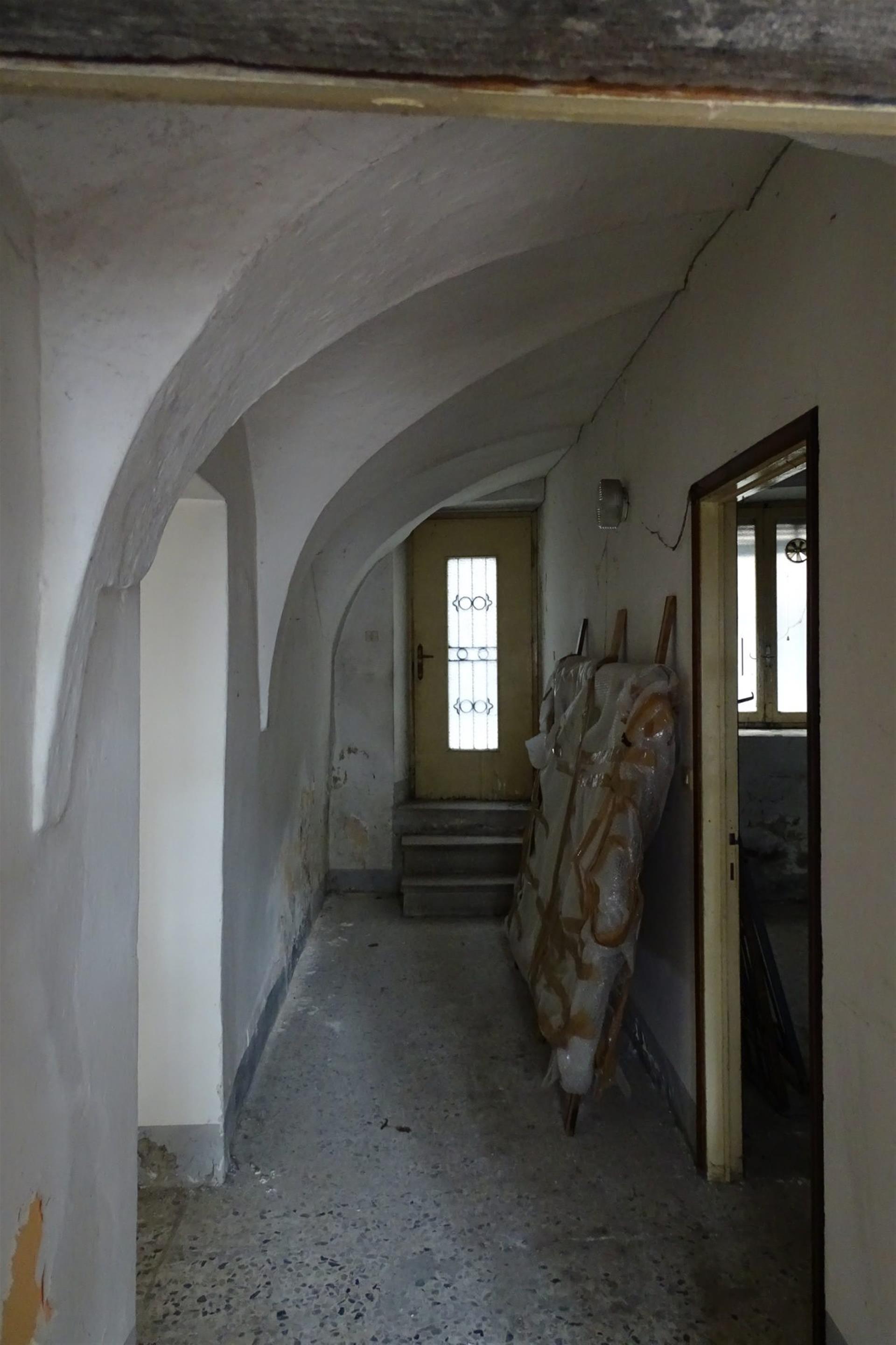 Unabhängiges Charakterhaus renovierungsbedürftig Nur 20 Meter vom See entfernt.