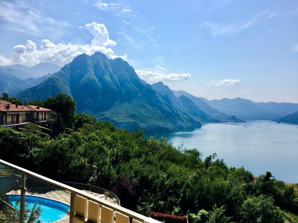 Solto Collina - Geräumige Maisonette-Wohnung mit Doppelterrasse, Seeblick, Gemeinschaftspool und Spa
