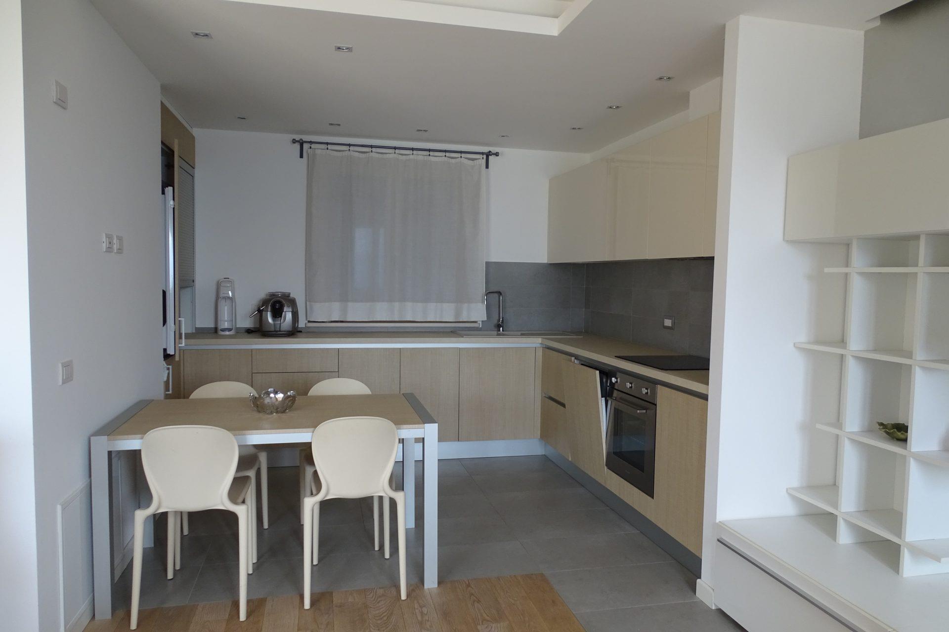 Solto Collina - Geräumige Maisonette-Wohnung mit Doppelterrasse, Seeblick, Gemeinschaftspool und Spa