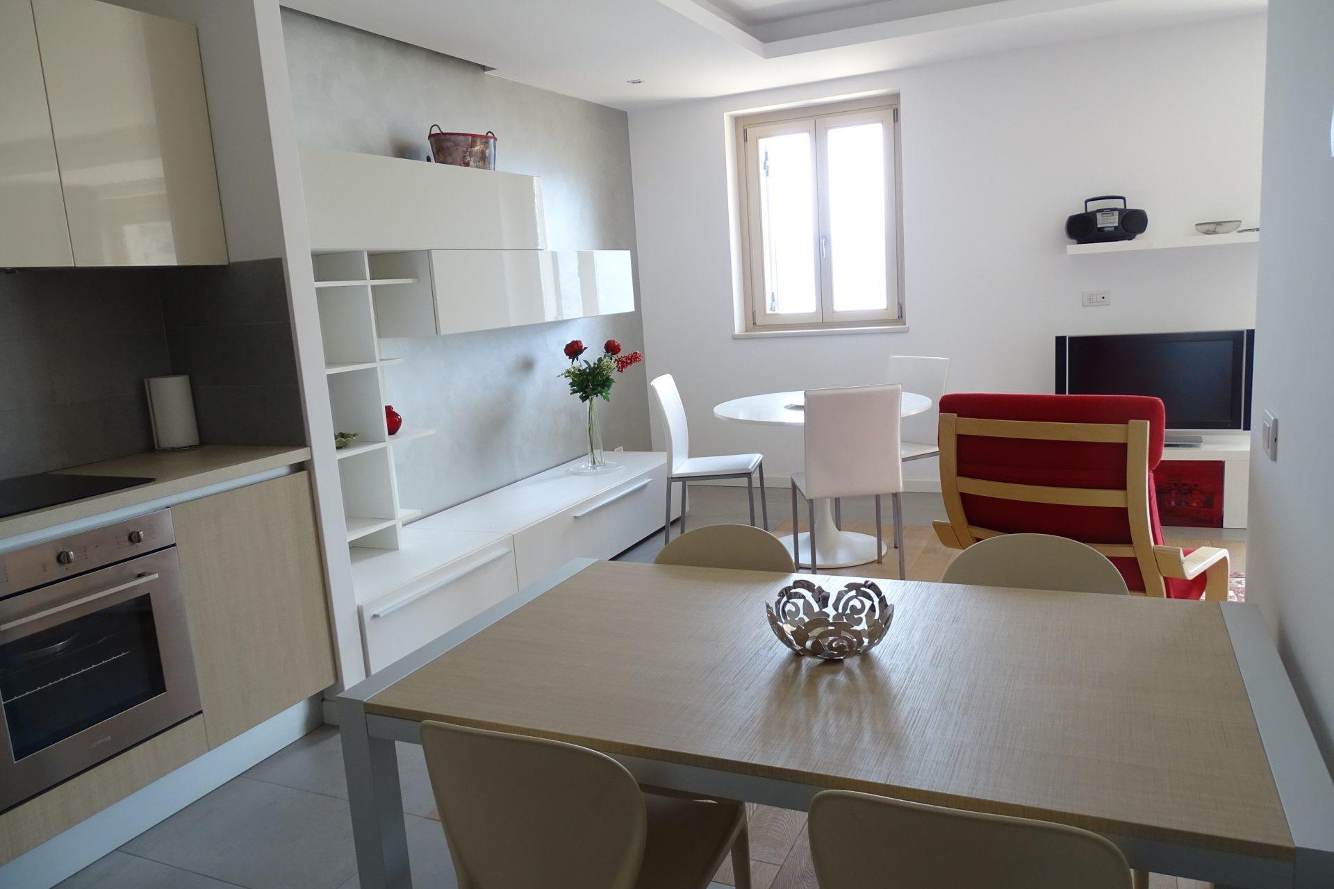 Solto Collina - Geräumige Maisonette-Wohnung mit Doppelterrasse, Seeblick, Gemeinschaftspool und Spa