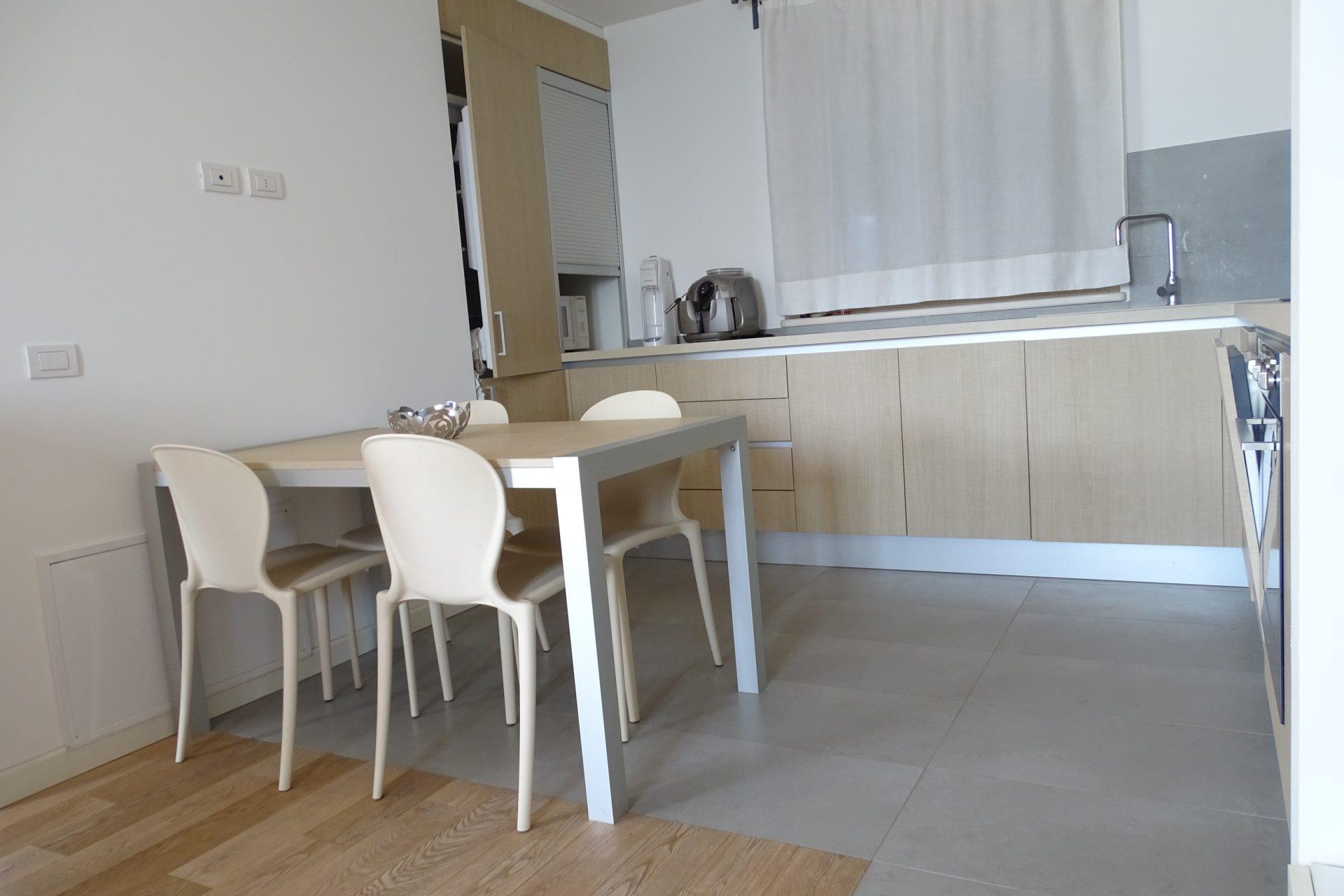 Solto Collina - Geräumige Maisonette-Wohnung mit Doppelterrasse, Seeblick, Gemeinschaftspool und Spa