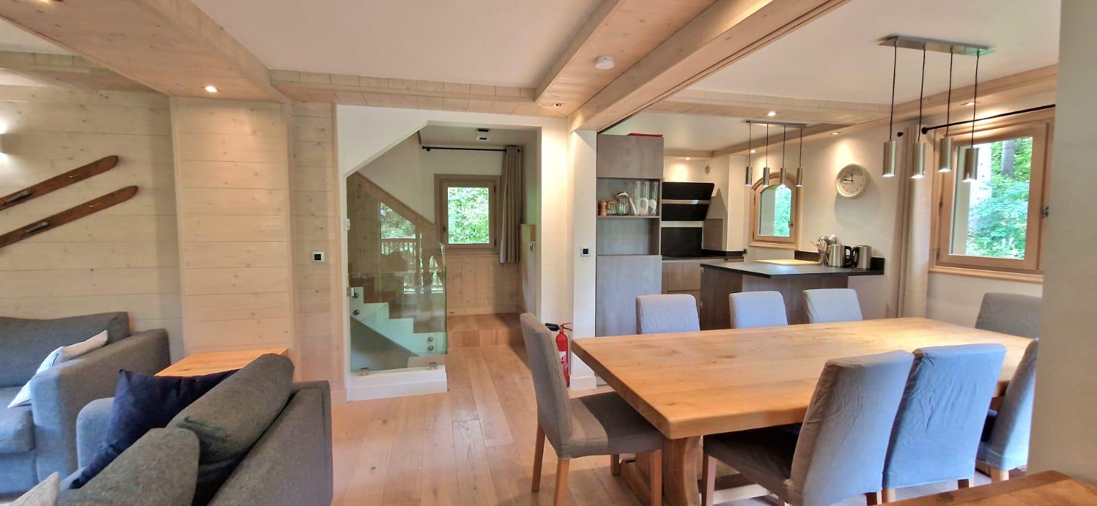 Ski in and out 4 bedroom chalet for sale in La Tania fully renovated in 2024