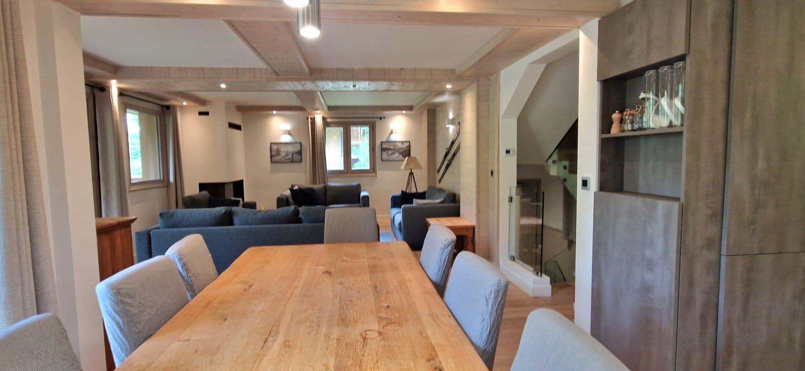 Ski in and out 4 bedroom chalet for sale in La Tania fully renovated in 2024