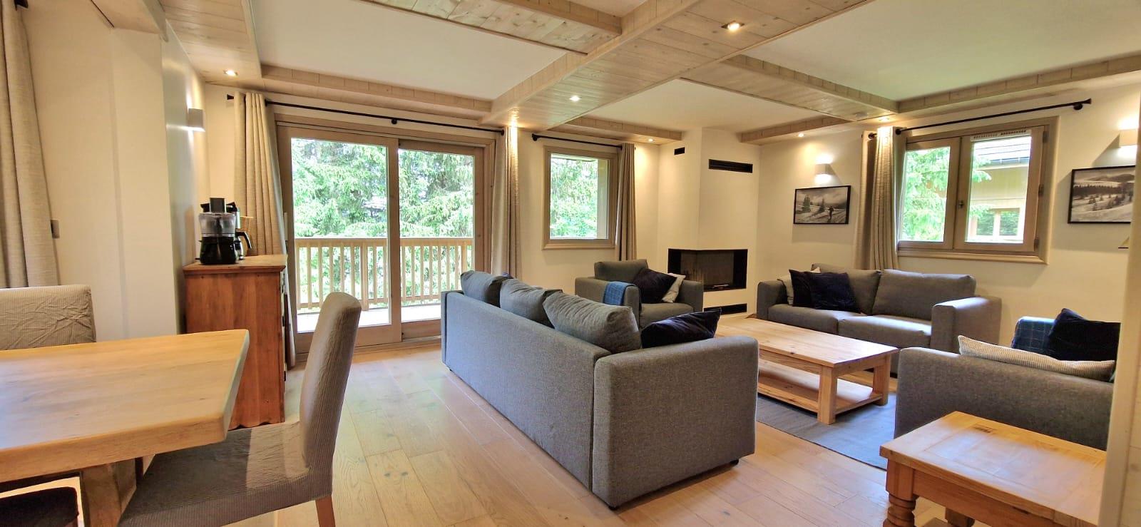 Ski in and out 4 bedroom chalet for sale in La Tania fully renovated in 2024