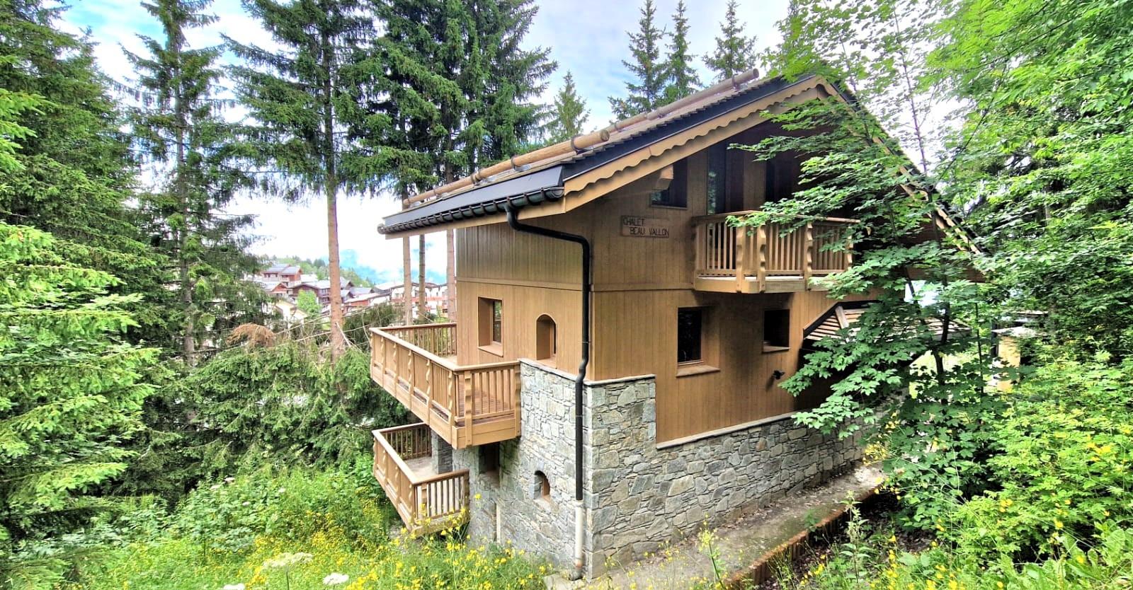 Ski in and out 6 bedroom chalets for sale in La Tania fully renovated in 2024