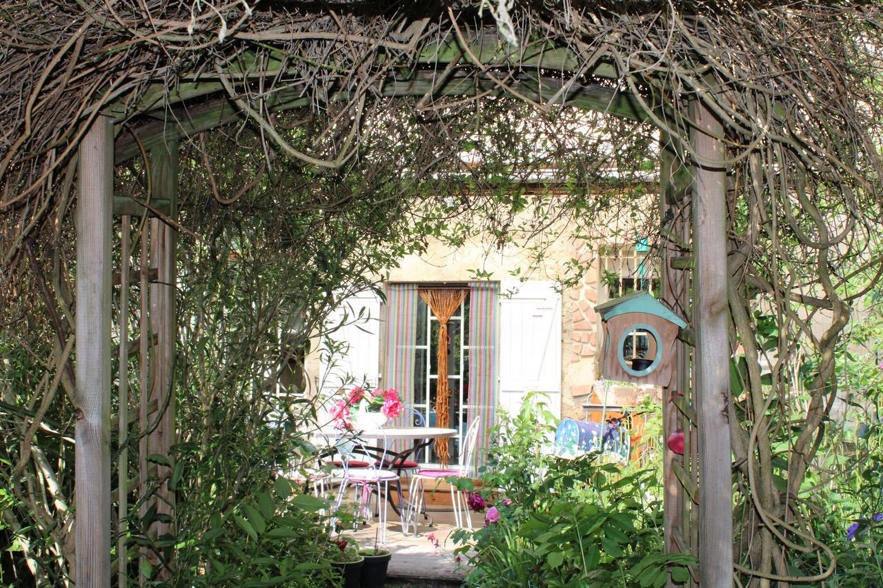 Hübsches restauriertes Stadthaus aus Stein mit Garten