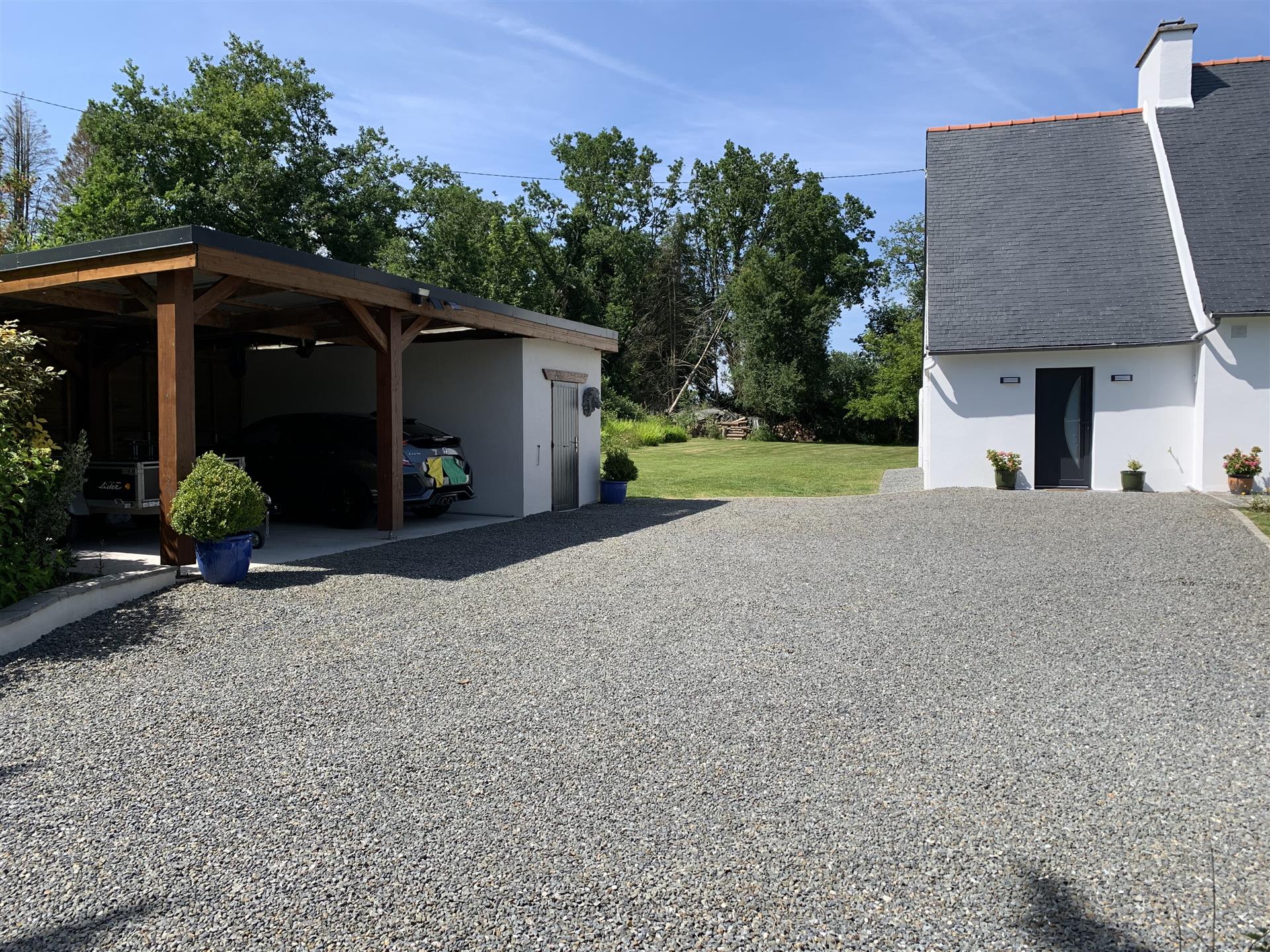 Propriedade isolada de luxo com 5 quartos e 3 banheiros totalmente renovada perto de Huelgoat