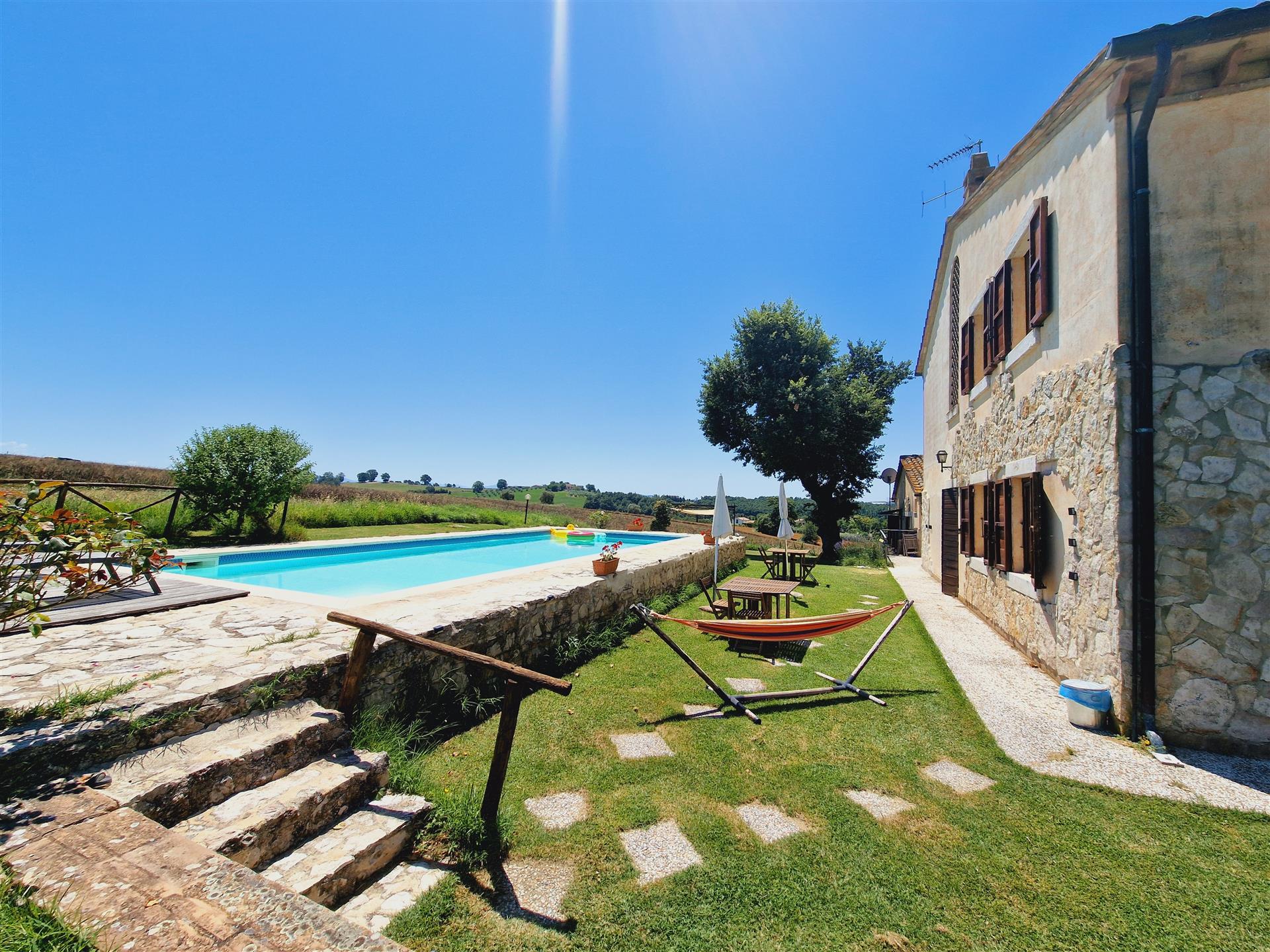 Farmhouse with depandance and swimming pool