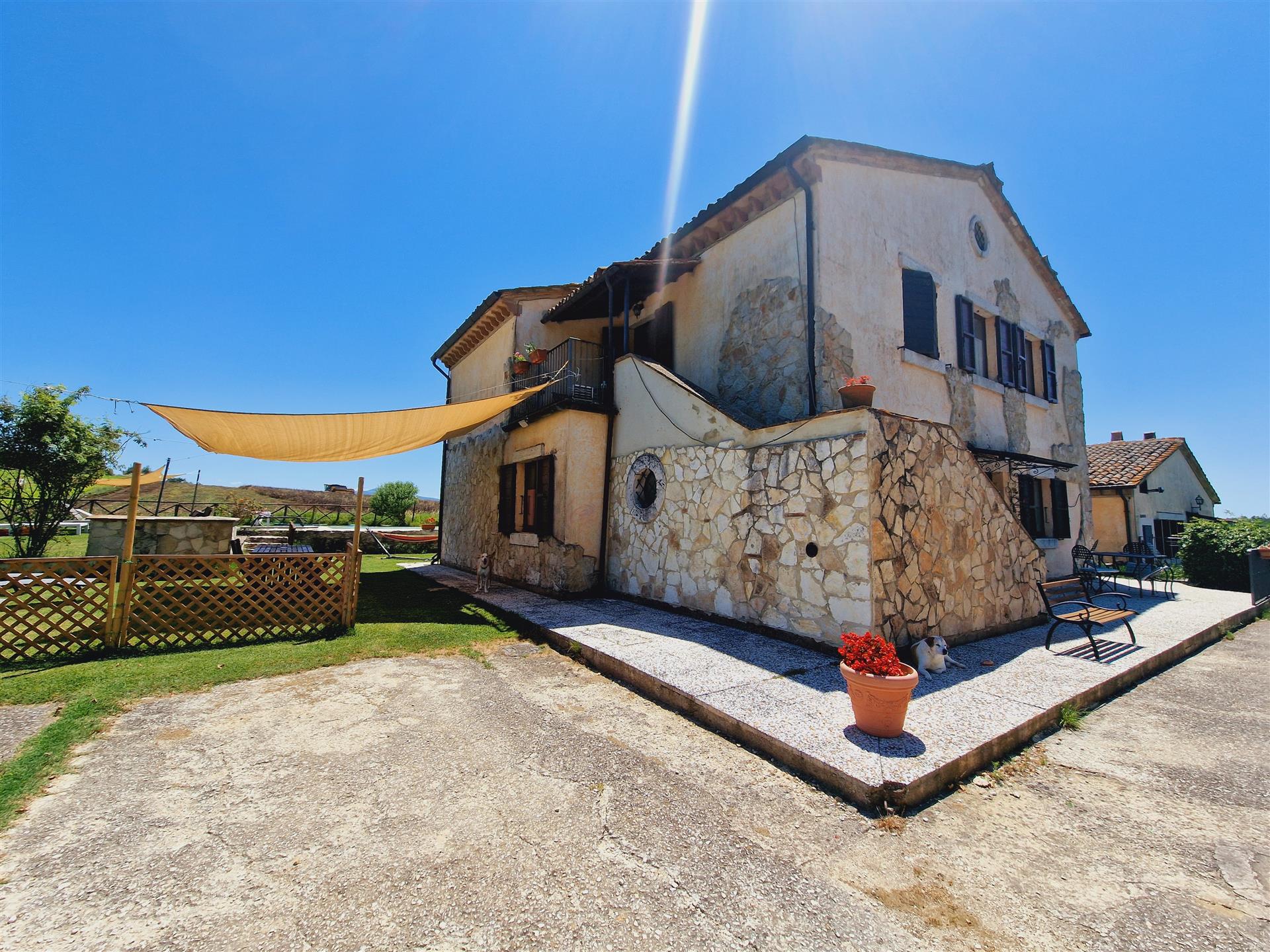 Farmhouse with depandance and swimming pool