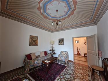 Wohnung in historischem Gebäude mit Fresken