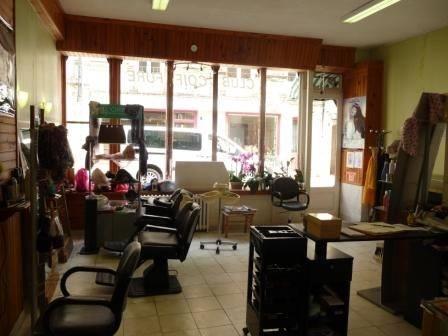 Building with no door: commercial premises of 30m² with toilet duplex apartment of 2 bedrooms with
