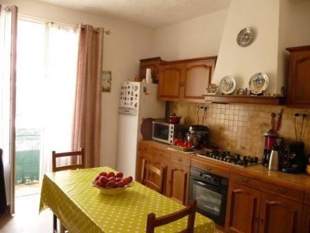 Building with no door: commercial premises of 30m² with toilet duplex apartment of 2 bedrooms with
