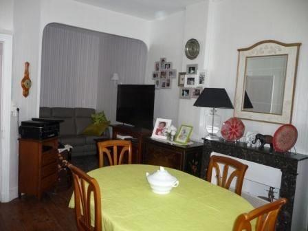 Building with no door: commercial premises of 30m² with toilet duplex apartment of 2 bedrooms with