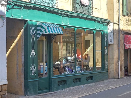 Building with no door: commercial premises of 30m² with toilet duplex apartment of 2 bedrooms with