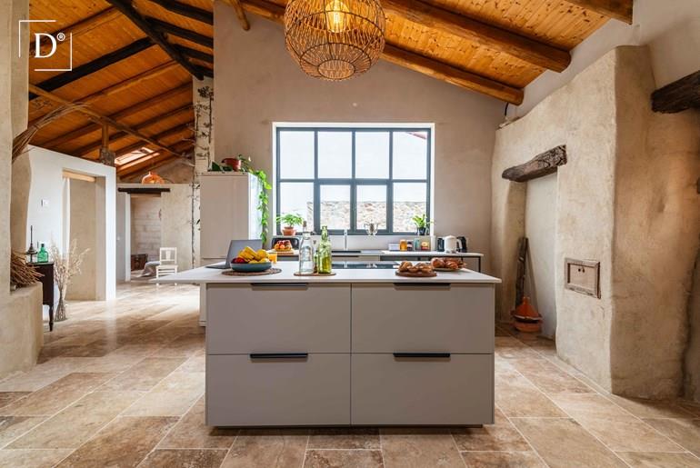 Instapklare gerenoveerde dorpswoning met privé patio in Casais, Monchique