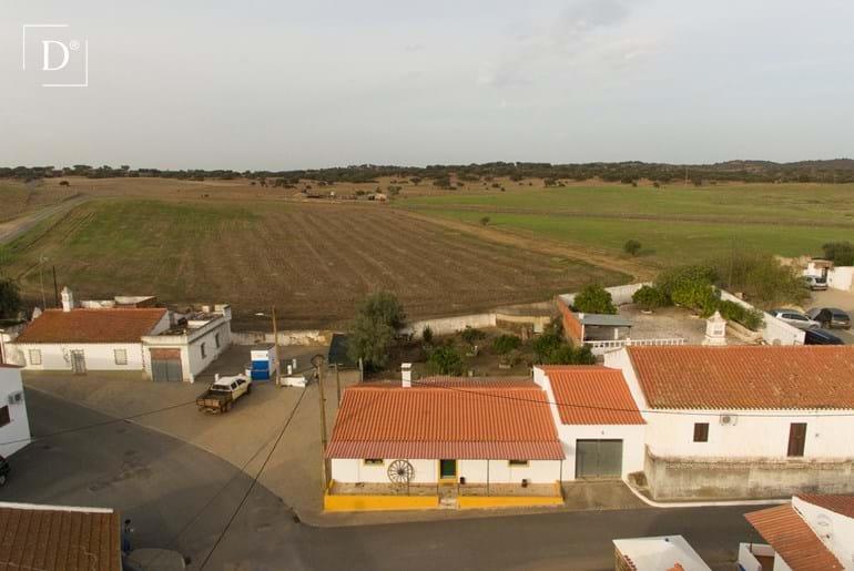 "Charming Alentejo Semi-Detached House with fruit trees and country views in Corte Gafo de Cima"