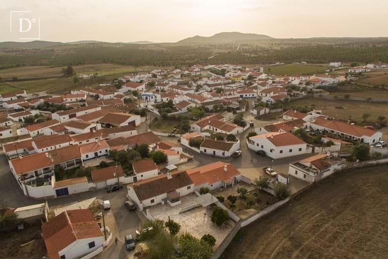 "Charming Alentejo Semi-Detached House with fruit trees and country views in Corte Gafo de Cima"
