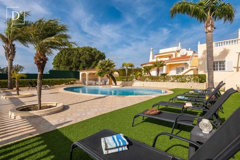 Erstaunliche 5-Zimmer-Villa auf einem großen Grundstück in Vale del Rei