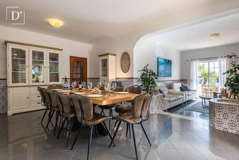 Erstaunliche 5-Zimmer-Villa auf einem großen Grundstück in Vale del Rei