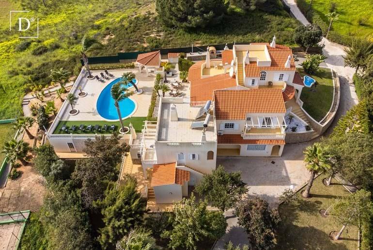 Erstaunliche 5-Zimmer-Villa auf einem großen Grundstück in Vale del Rei