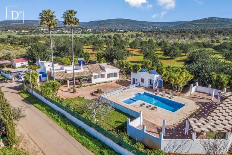Villa met 4 slaapkamers en zwembad