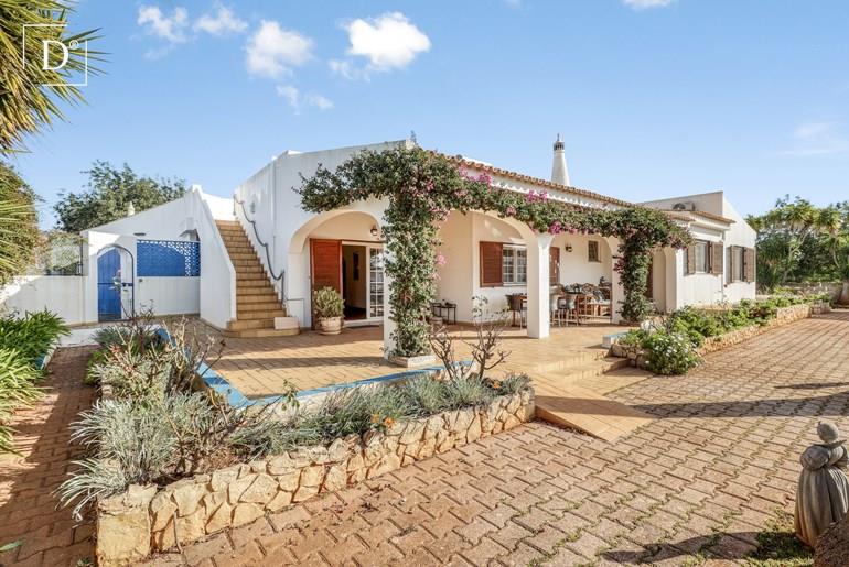Villa met 4 slaapkamers en zwembad