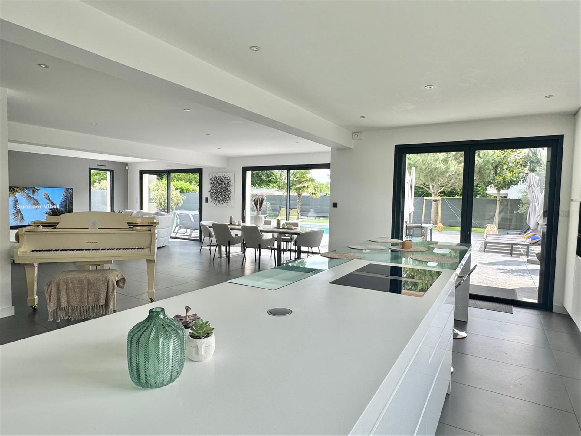 Vila de arhitect contemporan 9 camere 330 m² – Piscina, Jacuzzi, Teren de 950 m² – Asnières-lè