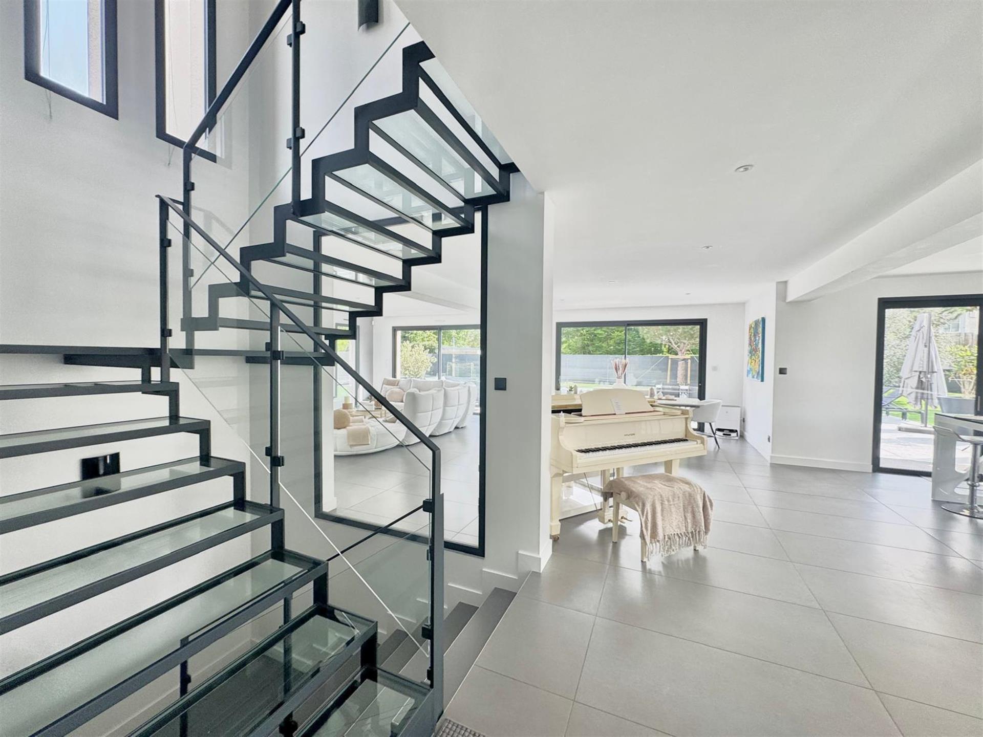 Vila de arhitect contemporan 9 camere 330 m² – Piscina, Jacuzzi, Teren de 950 m² – Asnières-lè
