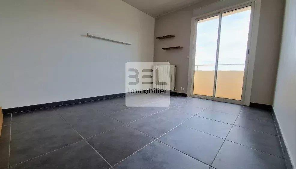Apartment with panoramic view and balcony