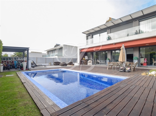 Casa T4 +1 con piscina | Sintra