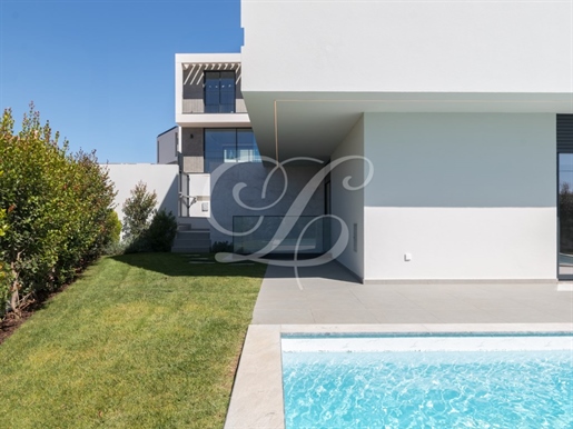 Detached 5 + 3 bedroom villa with pool | Cascais