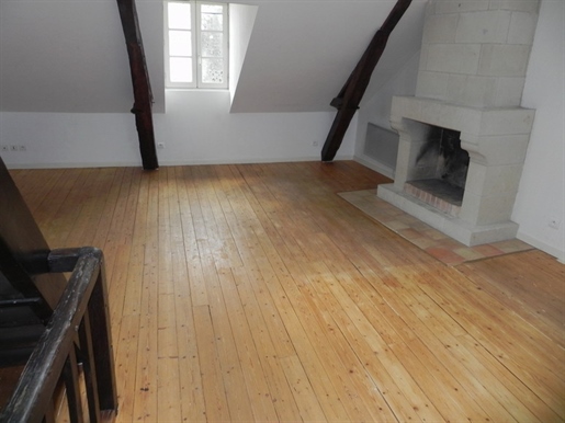 In the center of Bourgueil building with two apartments and a shop