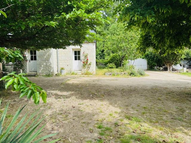 À vendre Maison ancienne avec 4 chambres à Avoine (37420) Parcelle de 1 506 m2 Garage Stationnement