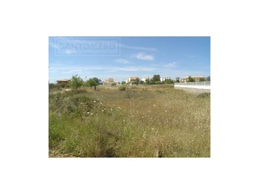 Urban land with approved project for a 4 bedroom villa with swimming pool.