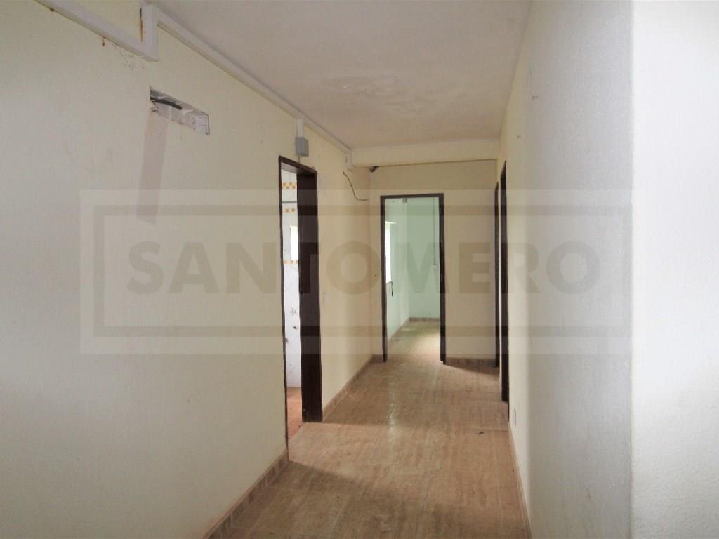 Casa T4 para restaurar - Porches - Lagoa.