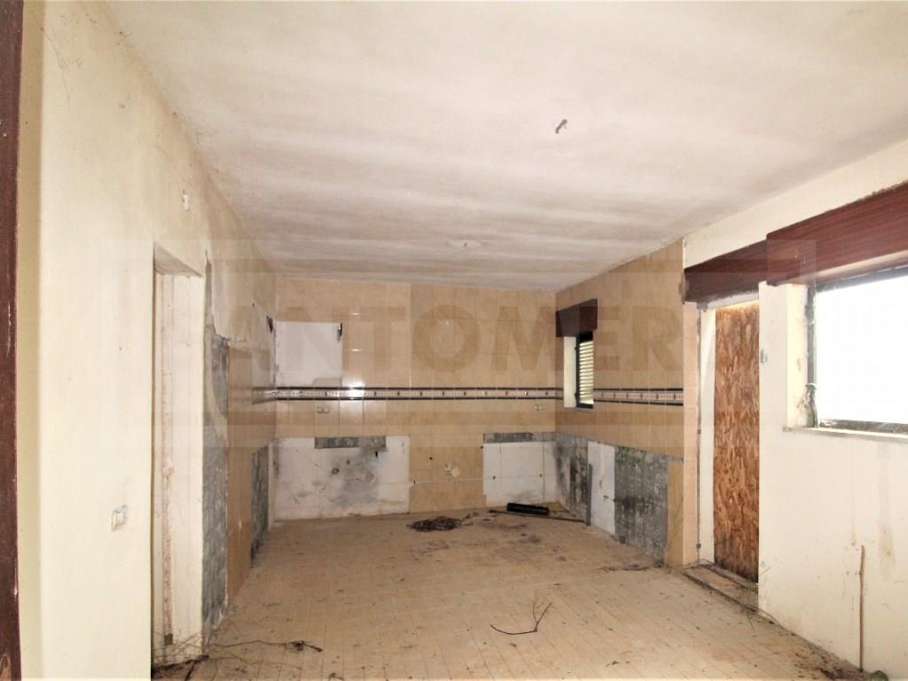 Casa T4 para restaurar - Porches - Lagoa.