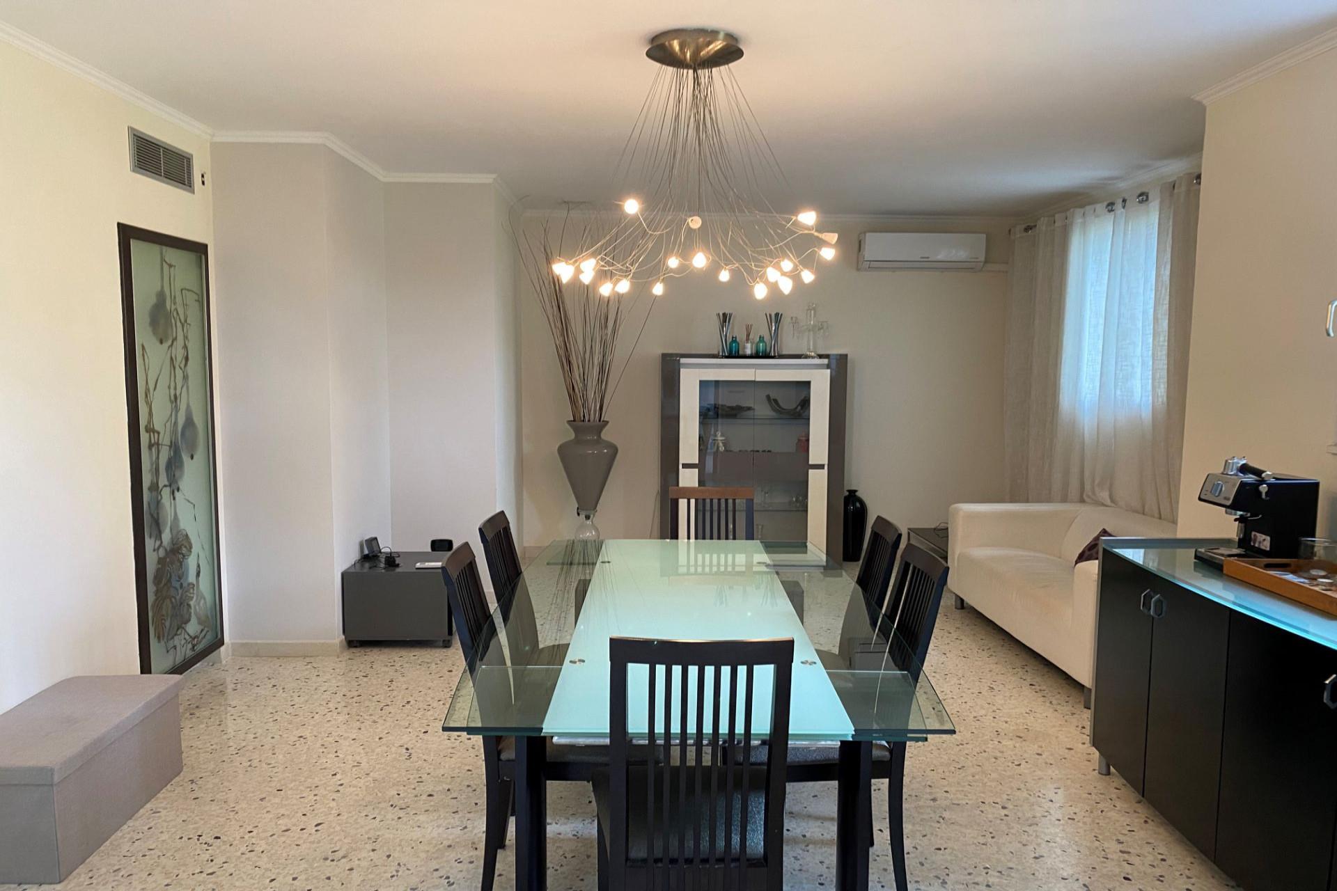 Compra: Vivenda (06160)