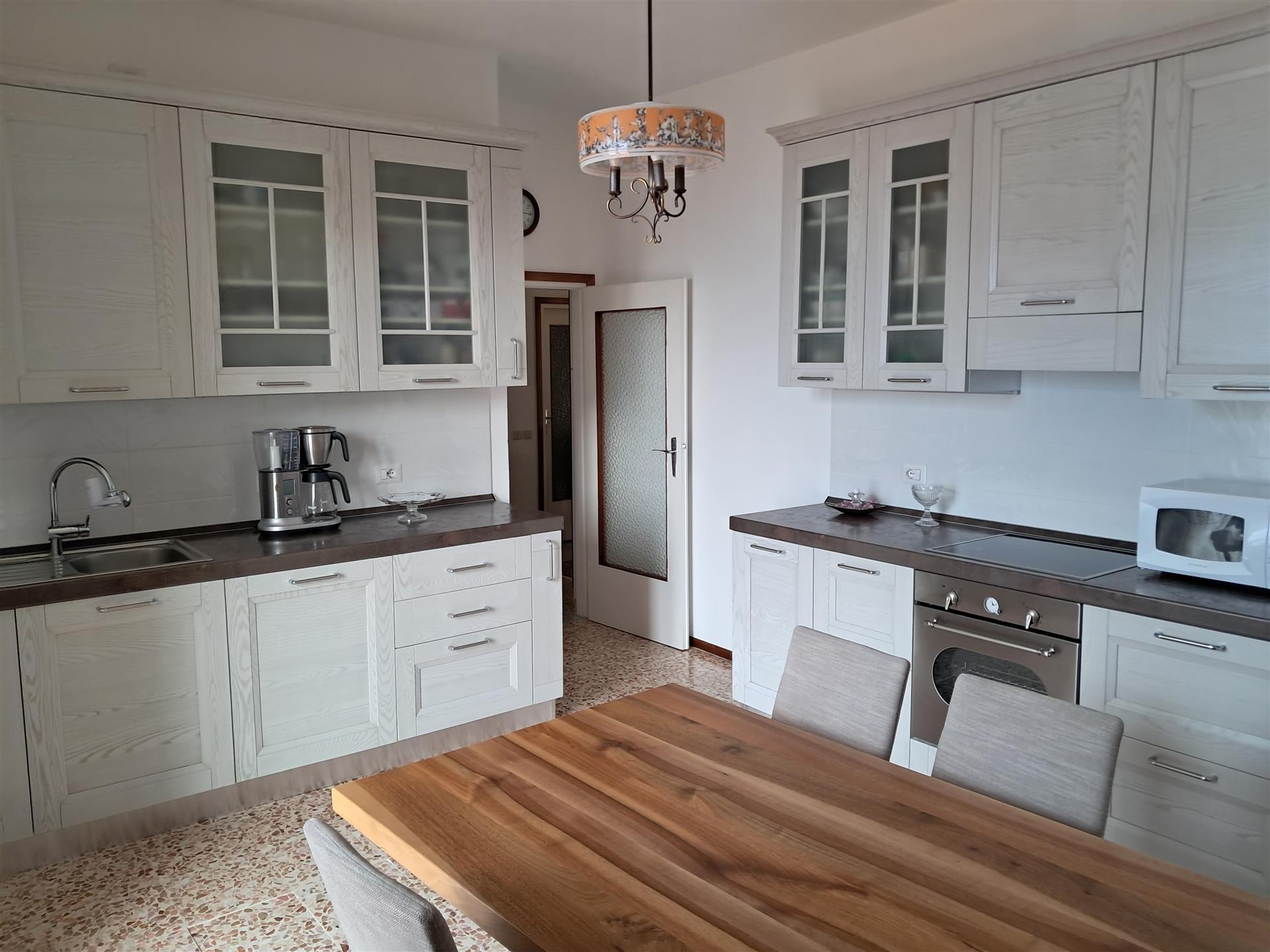 Casa unifamiliar con hermosas vistas al lago de Como y a la montaña y un jardín